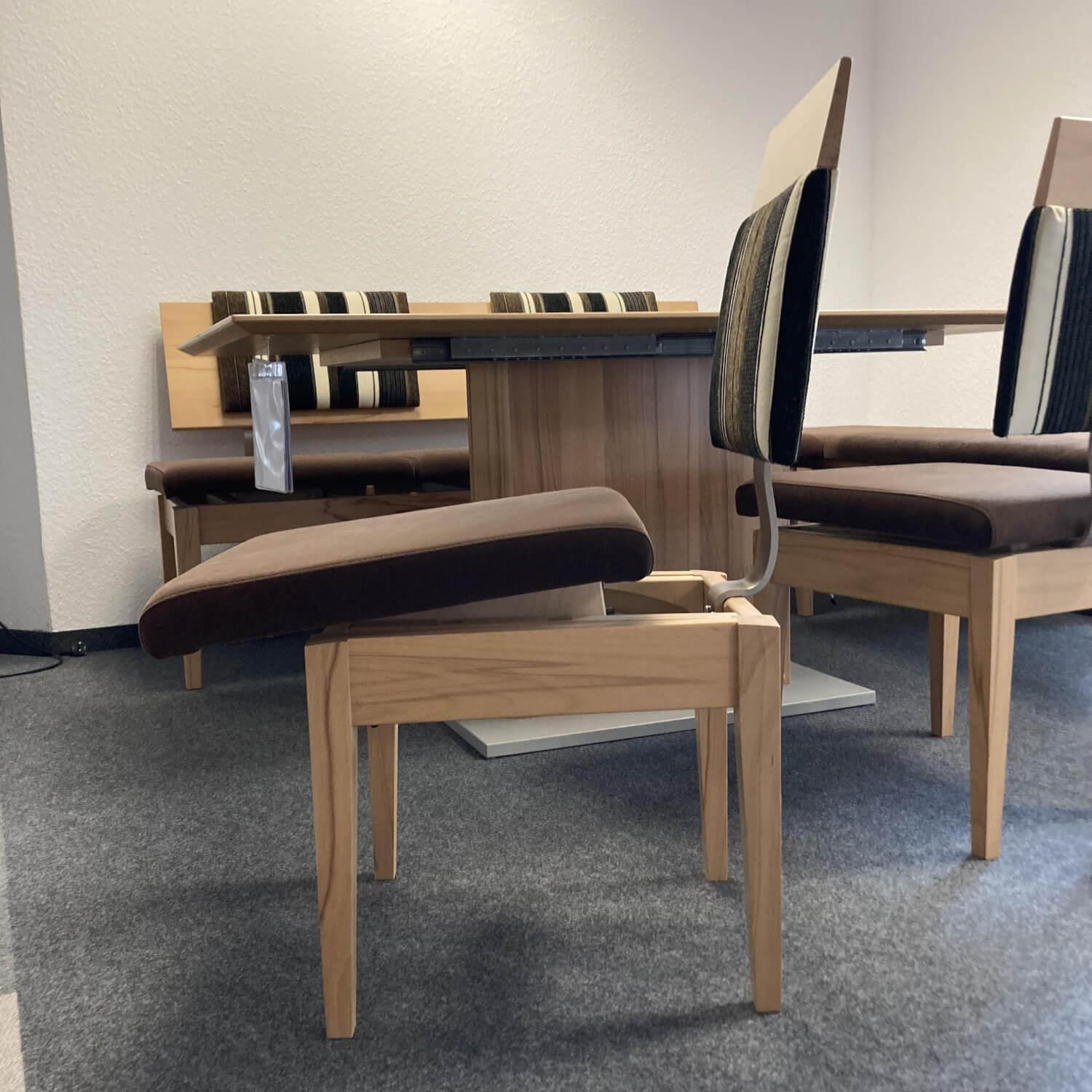 Essgruppe Modell Multisit mit 1 Säulentisch 2 Bänke 2 Stühle mit Funktion