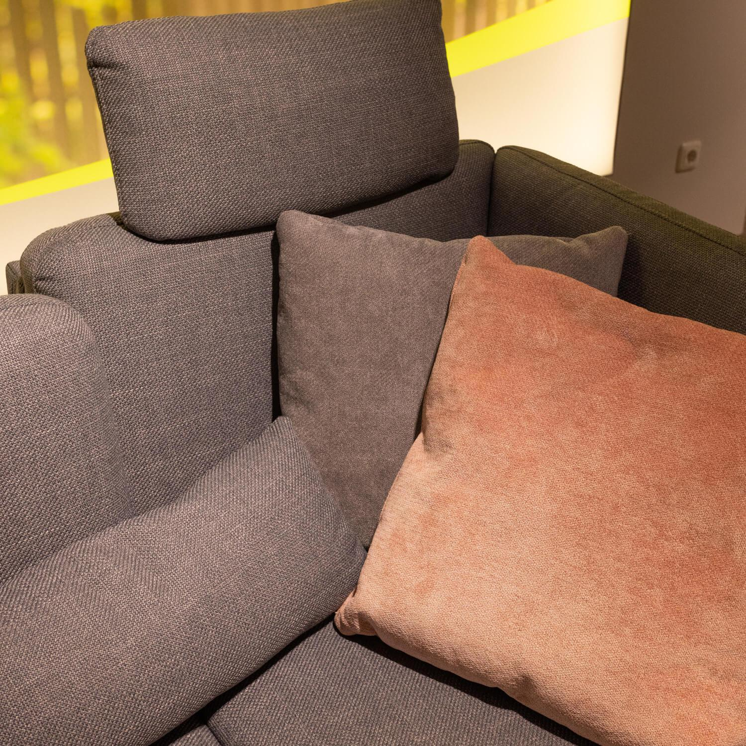 Sit & More - Polstergruppe Morris Stoff Garett Stone 20 Basic Grau Metallfuß Schwarz Matt Inklusive Kissen - 11