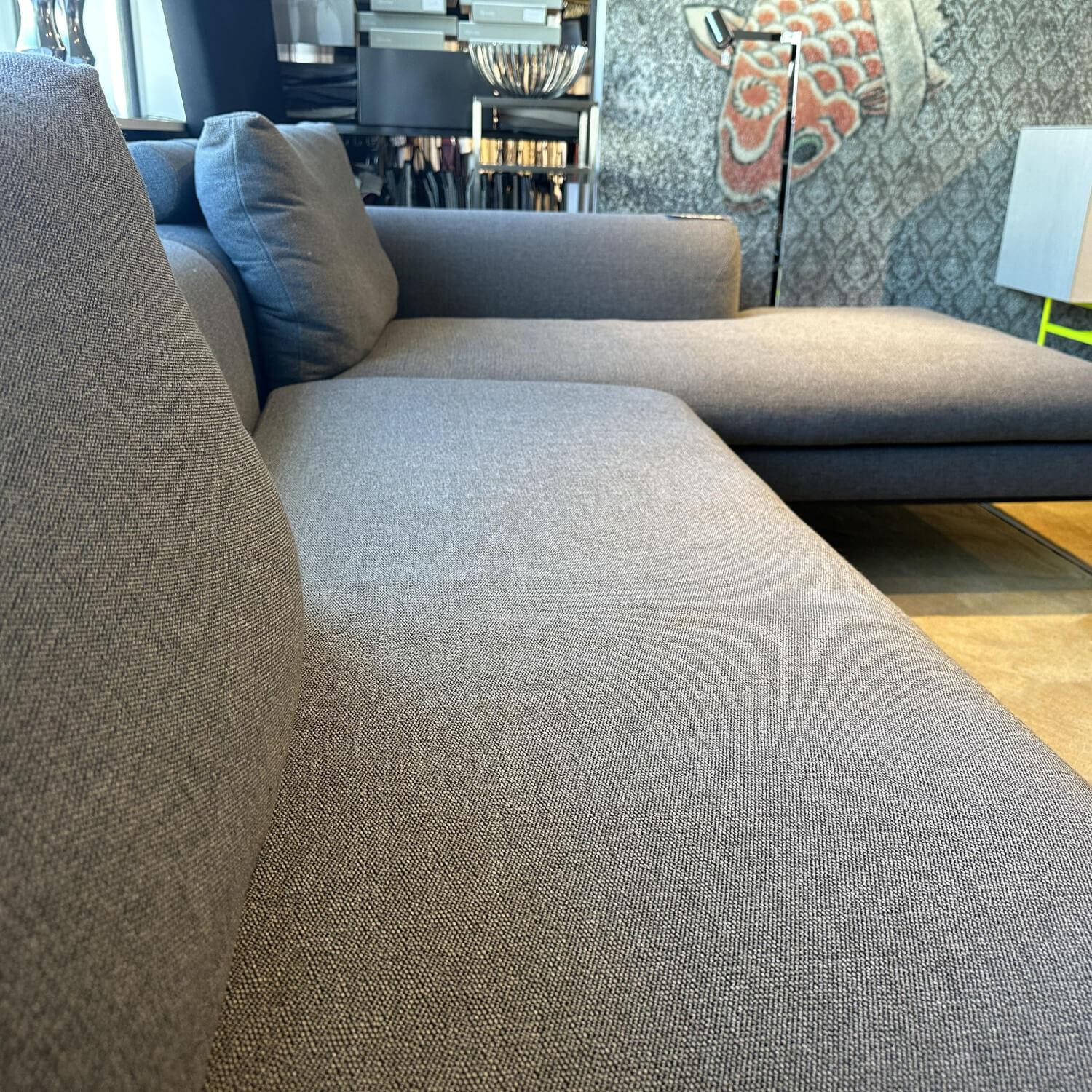 COR - Lounge Sofa Mell Stoff 9131 Anthrazit Gestell M20 Schwarz Lackiert Inklusive Kissen Und Rolle - 5