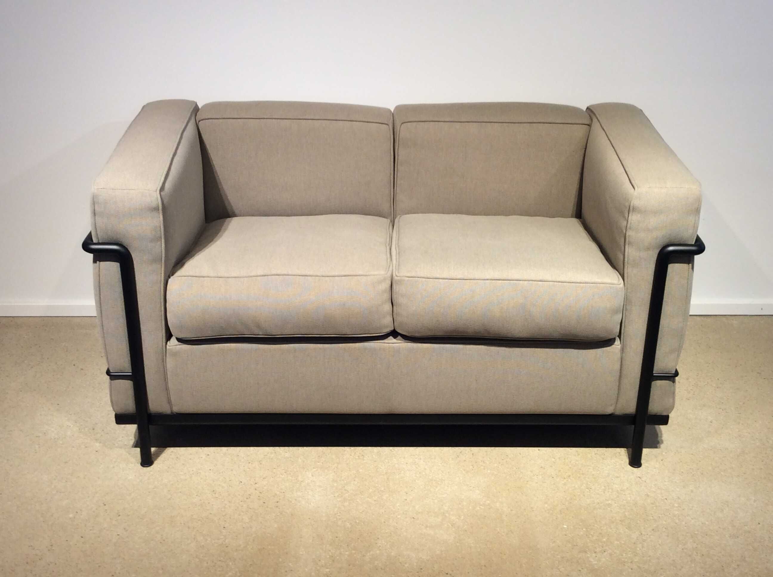 LC2 Sofa (Le Corbusier, P. Jeanneret & C. Perriand)