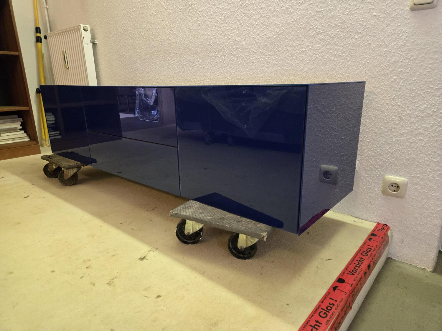 Scholtissek - Hängelowboard Novus Korpus Knorrige Eiche Rustikal Natur Geölt Front Glas 5002 Ultramarienblau Blau Glänzend - 3