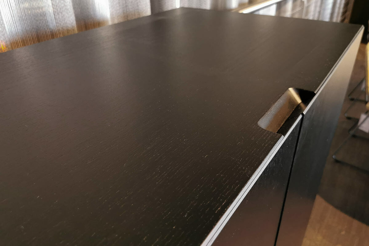 Flexform - Kommode Piuma Esche Ebenholzfarben Gebeizt Füße Aluminium Brüniert - 3