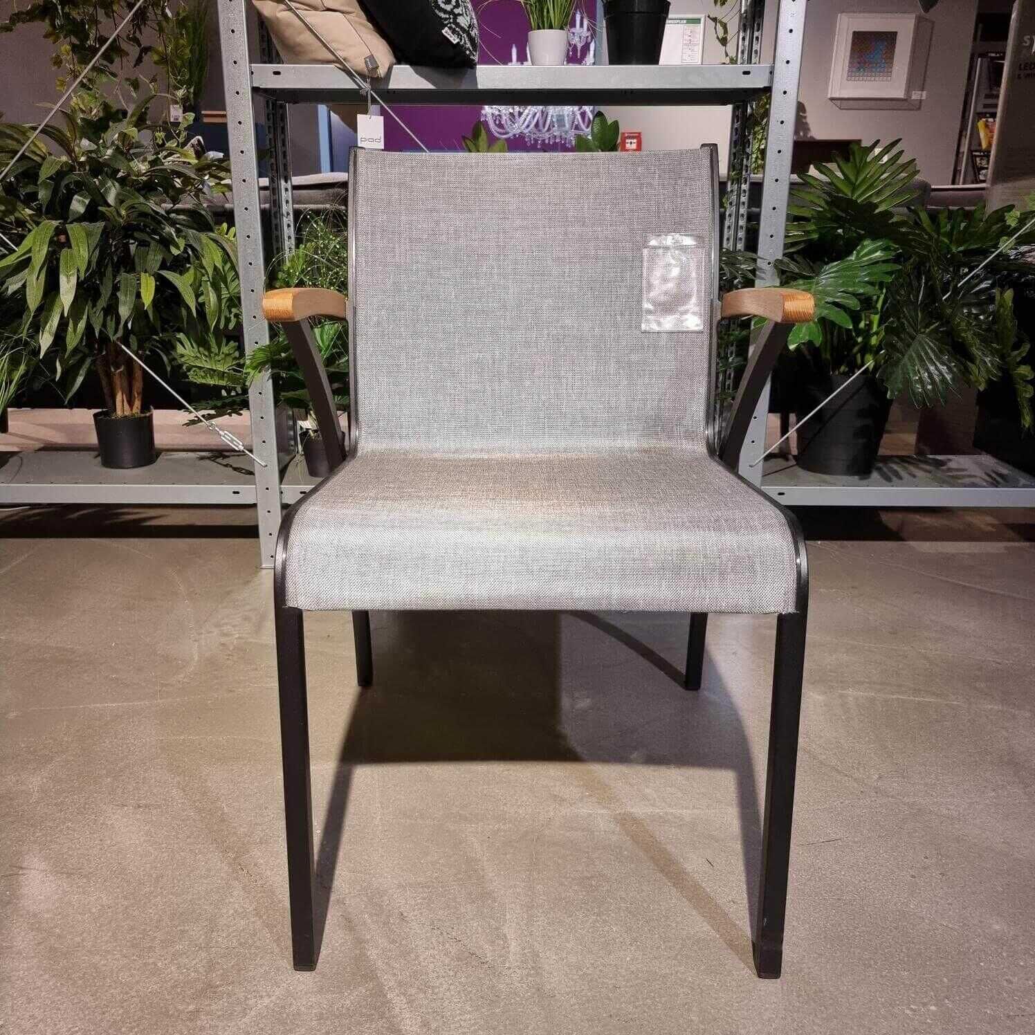 4er-Set Stuhl Outdoor Laris Bezug Leinen Grau mit Teakarmlehnen Gestell Aluminium Schwarz Matt
