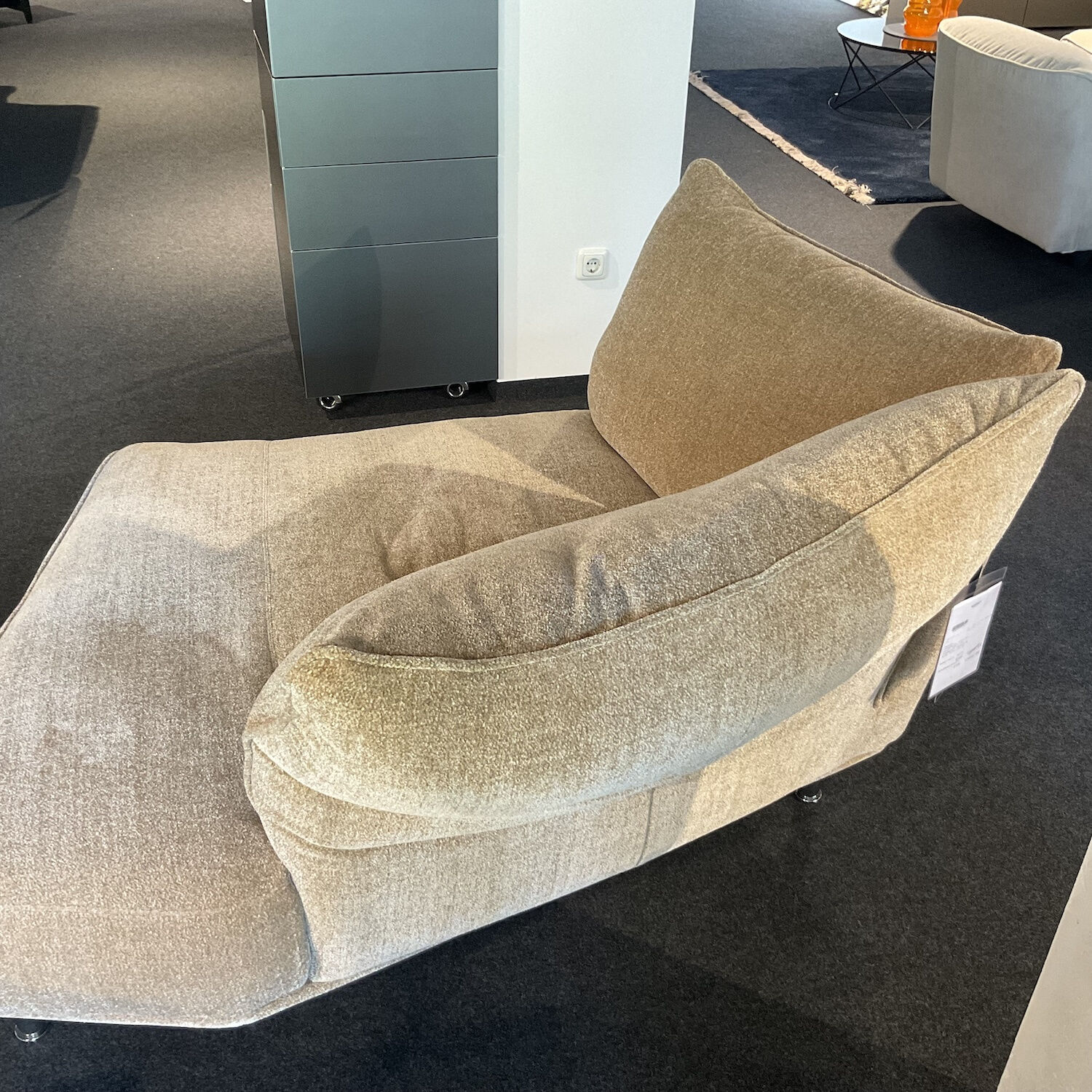 Edra - Chaiselongue Standalto Stoff T8575-33 Creme Füße Paladium Metall - 4