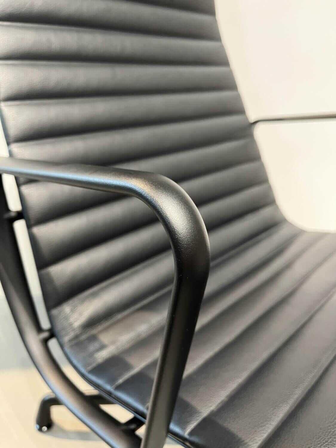 Stuhl Aluminium Chair EA 116 Leder Kat 20 Nero Schwarz Mit Armlehnen