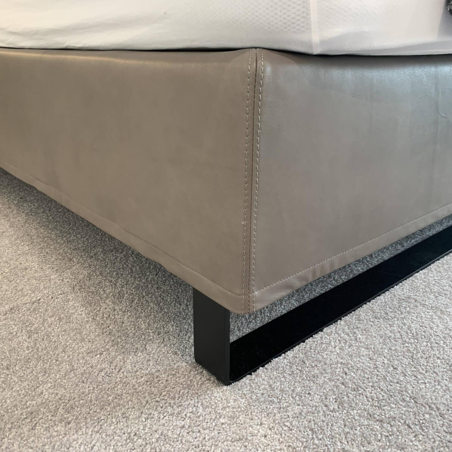 Möller Design - Boxspringbett Bohemian C Leder Acacia Grau mit Matratze Paisley P5 - 2