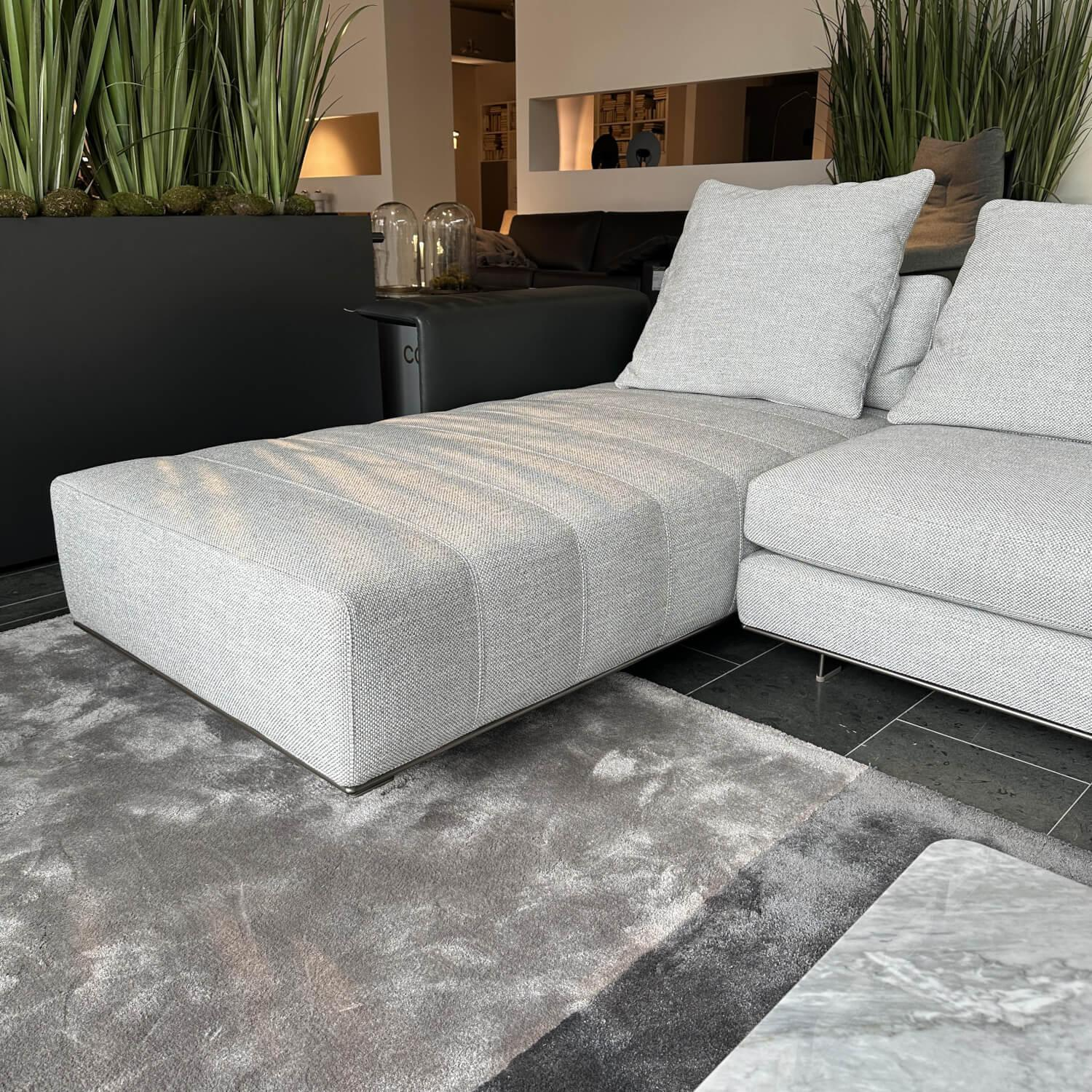 Minotti - Ecksofa Freeman Duvet T Wing Stoff Milennium 05 Ghiaccio Grau Inklusive Kopfstütze Und Hocker Freemann Pelle Aspen Stone Grey - 13