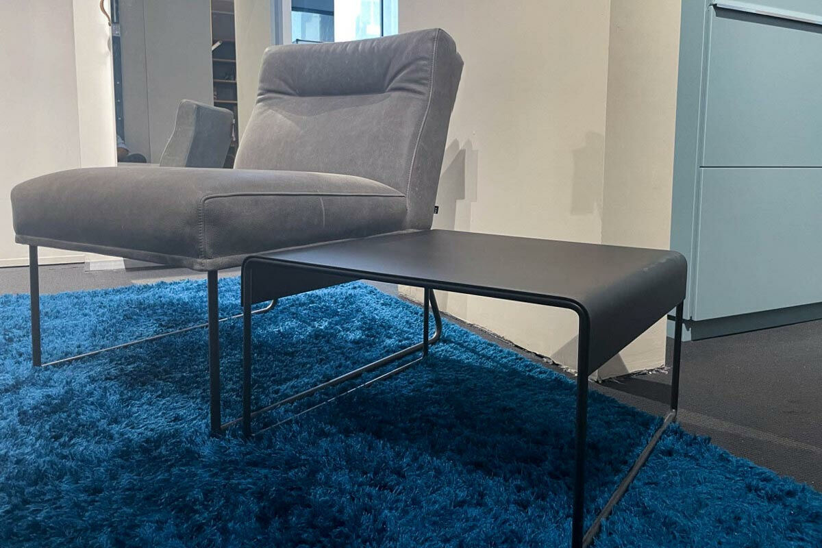 KFF - Sessel D-Light Lounge Leder Siena Greystone 1258 Grau Gestell Rundrohrkufe Schwarz M02 Mit Hockertisch - 2