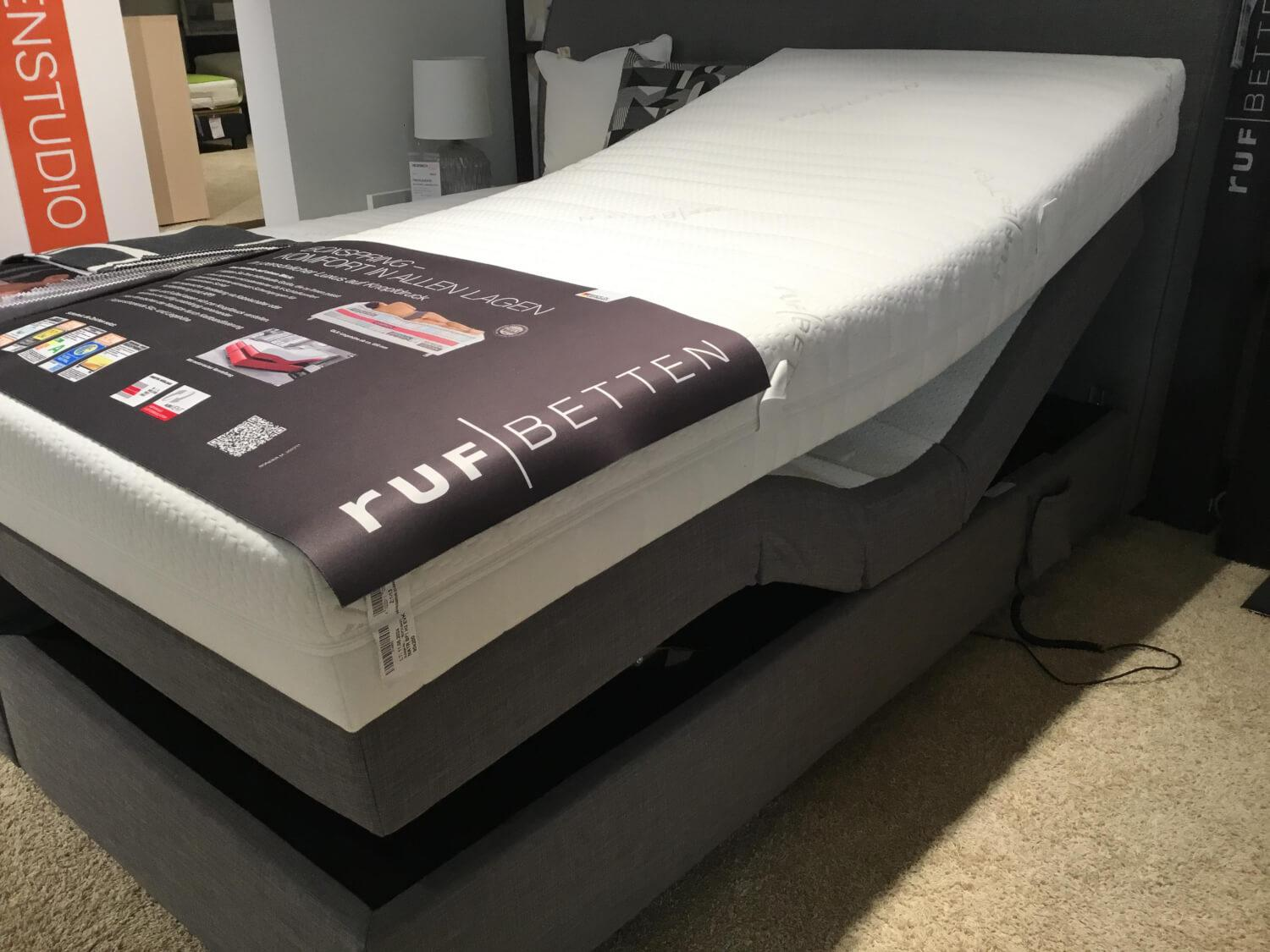 RUF Betten - Boxspringbett Minerva 47640 Stoff 06324 Grau Füße Metall Schwarz Mit Motorischer Verstellung - 8