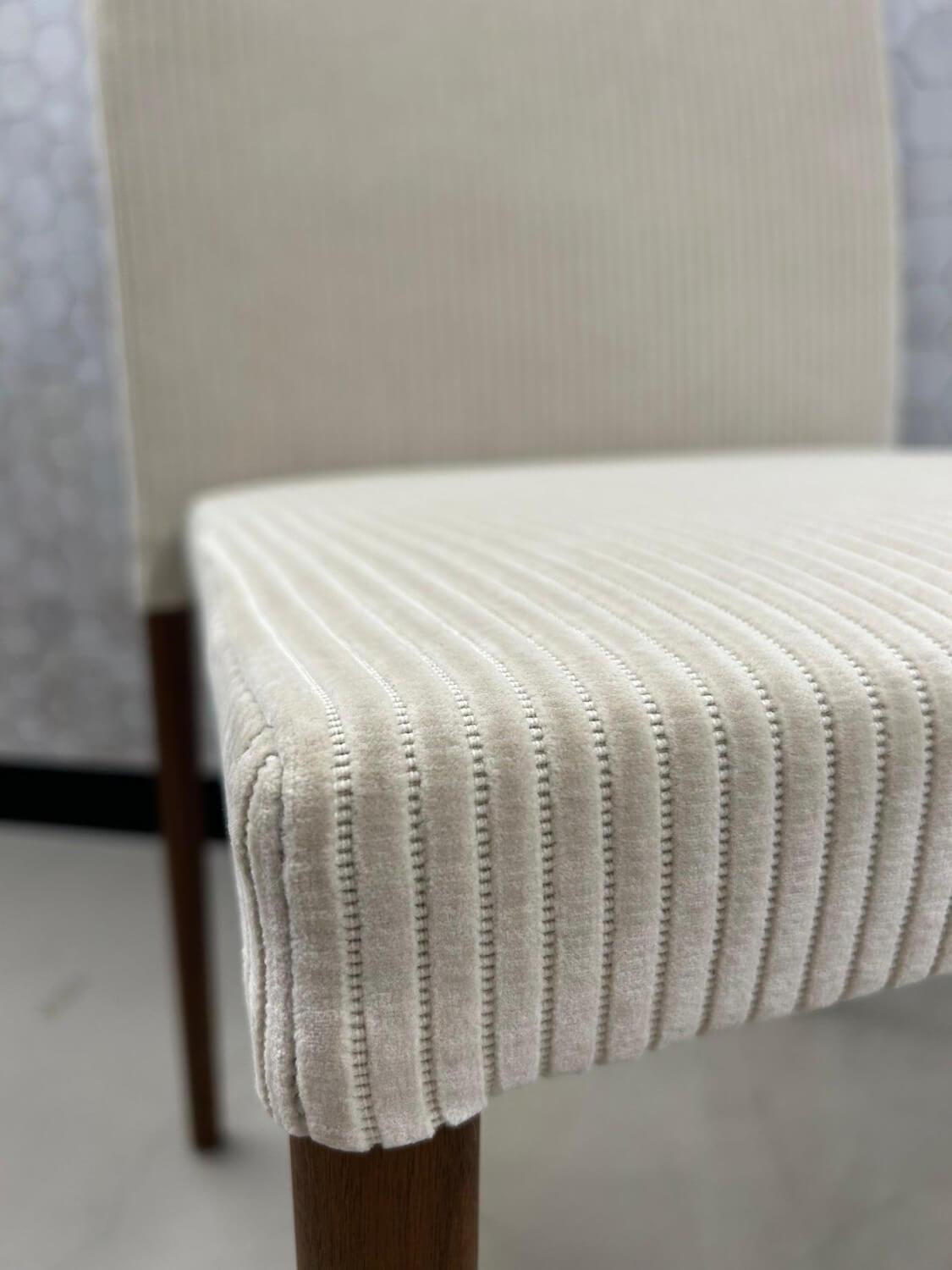 Walter Knoll - 4er Set Stuhl Jason Lite 1900 Stoff Phlox 213 Creme Beige Gestell Nussbaum Mit Splintanteil Inklusive Teflongleiter - 10