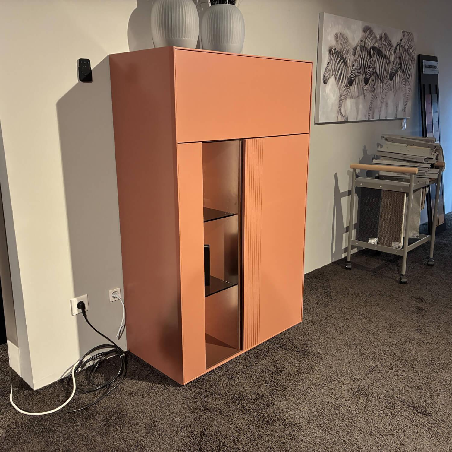 Contur - Highboard Colore V3 Lack Samtbeere Rosa Mit Rillenoptik Inklusive Einlegeböden Und Beleuchtung - 2