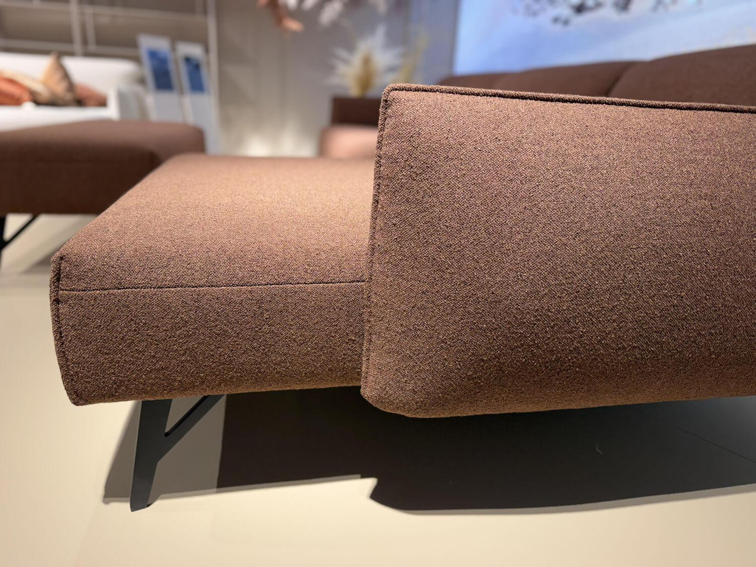 himolla - Ecksofa Tangram 9660 Stoff 08 Hazel Braun Gestell Metall Anthrazit Inklusive Hocker Und Verstellung - 9