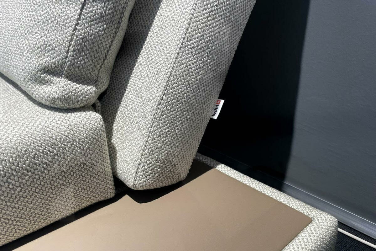 Brühl - Ecksofa Moule Medium Stoff 4491 42 Beige Ablage Leder La plume 5663 46 Braun Kufengestell Verchromt Glänzend Inklusive Hocker Mit Rollen - 4