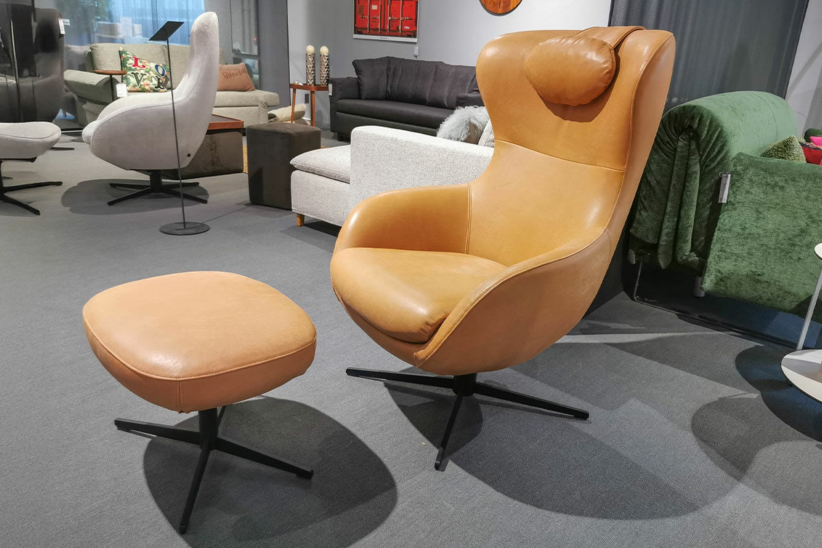 Signet - Sessel Jester Leder Rancho Brandy Hellbraun Gestell Schwarz Pulverbeschichtet mit Hocker - 3