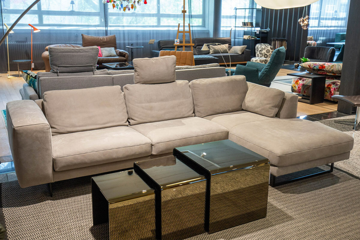 De Sede - Ecksofa DS-748 Leder 43 Kaschmir 17 Taupe Gestell Schwarz Matt mit Kopfstützbügel und 2 Kissen  - 2