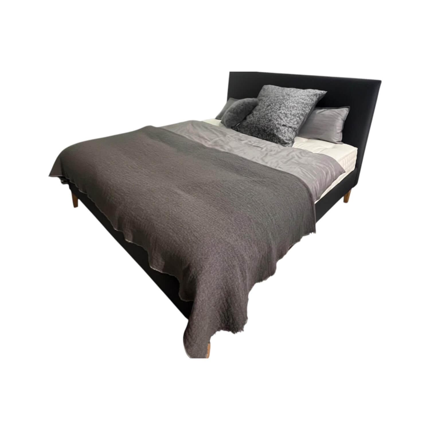 Schramm - Doppelbett Gala 18 S Stoff Nicola 3100 Anthrazit Füße Holz Inklusive Matratzen - 1