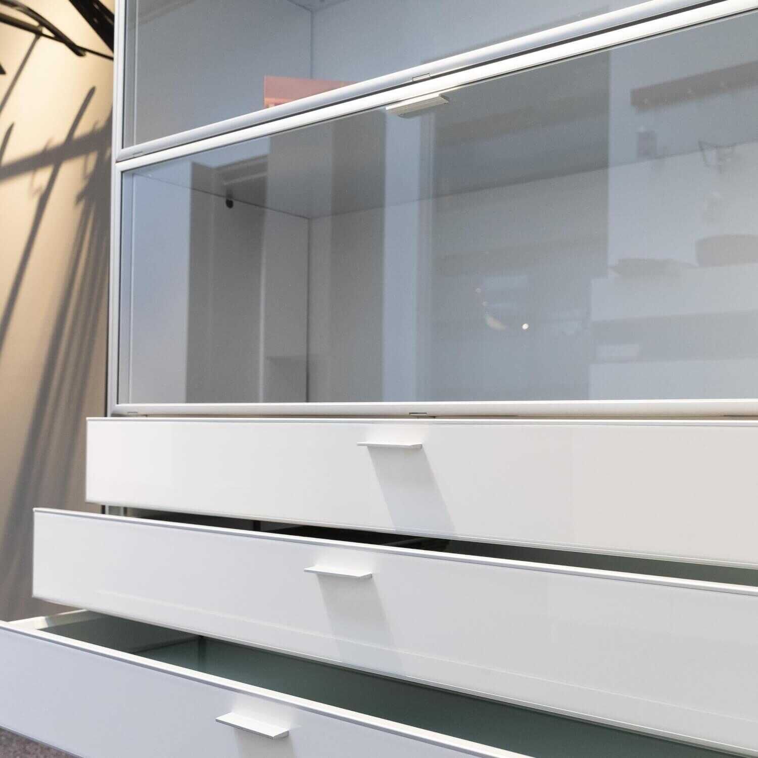 Highboard Alu Weiß mit Glasfenstern