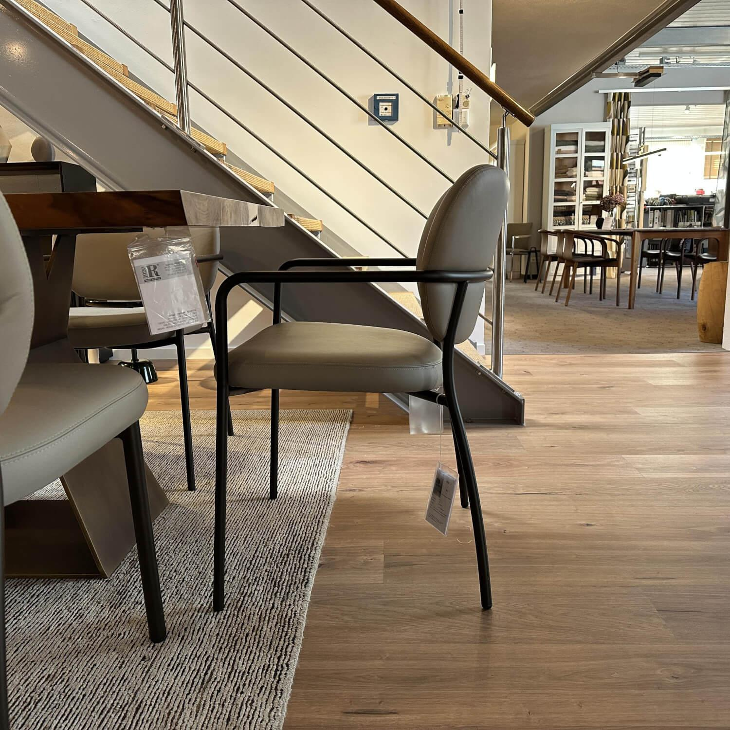 Tonon - Sitzgruppe Eli Leder 9 Soft 96 Grau Beige Gestell Stahl Brüniert - 11