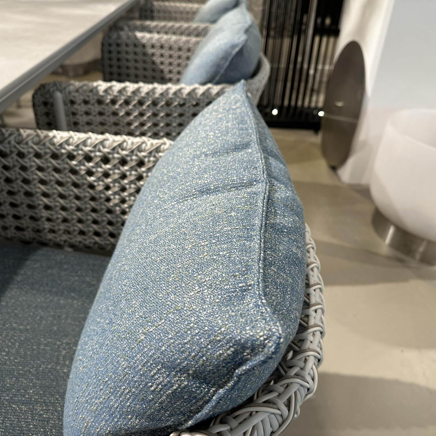 DEDON - Outdoor Tischgruppe Bellmonde Platte Keramik Mineral Grau Gestell Aluminium Lipari Weiß Grau Inklusive Kissen - 8