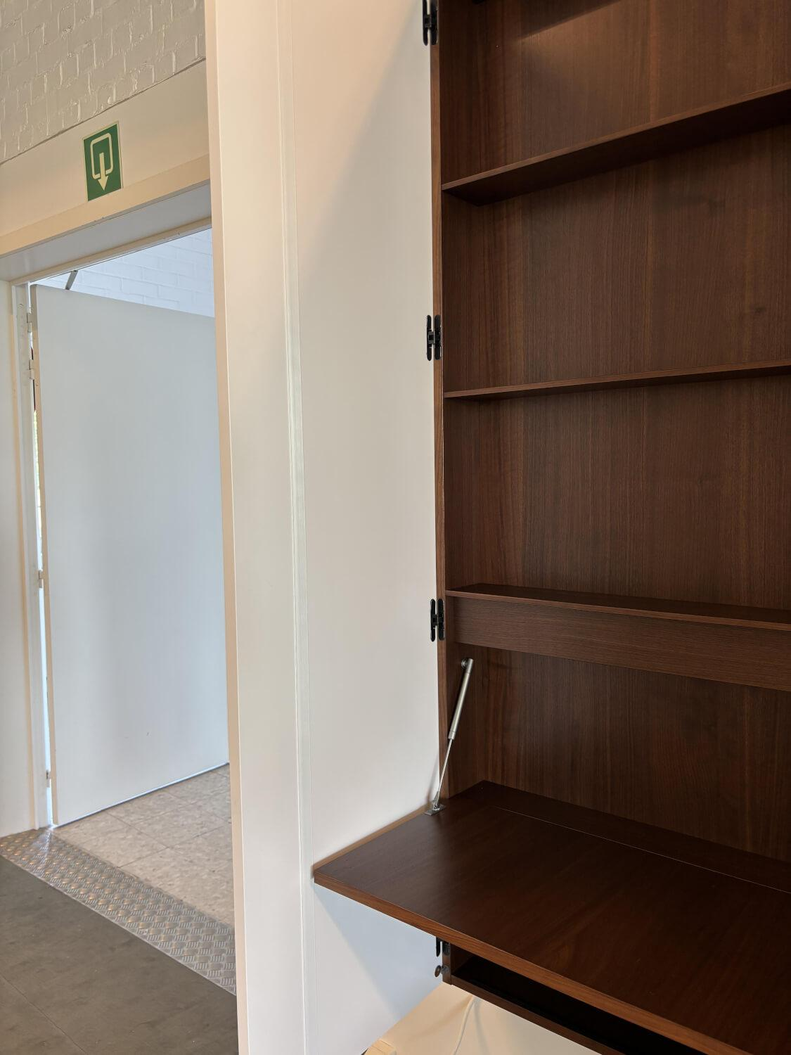 Ligne Roset - Wandsekretär Stendhal Außen Lack Weiß Satiniert Innen Walnuss Dunkel - 7