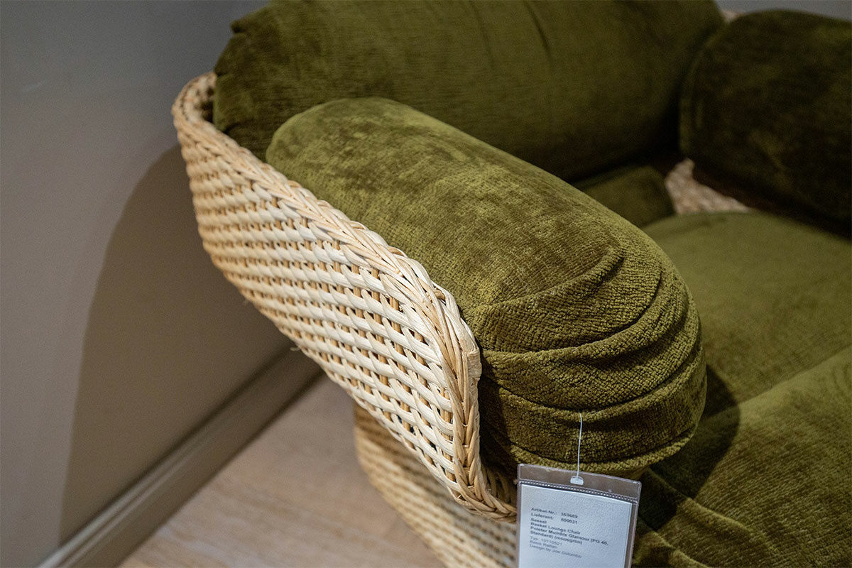 Gubi - Sessel Basket Lounge Chair Stoff Mumble Glamour Moosgrün Gestell Rattan - 5