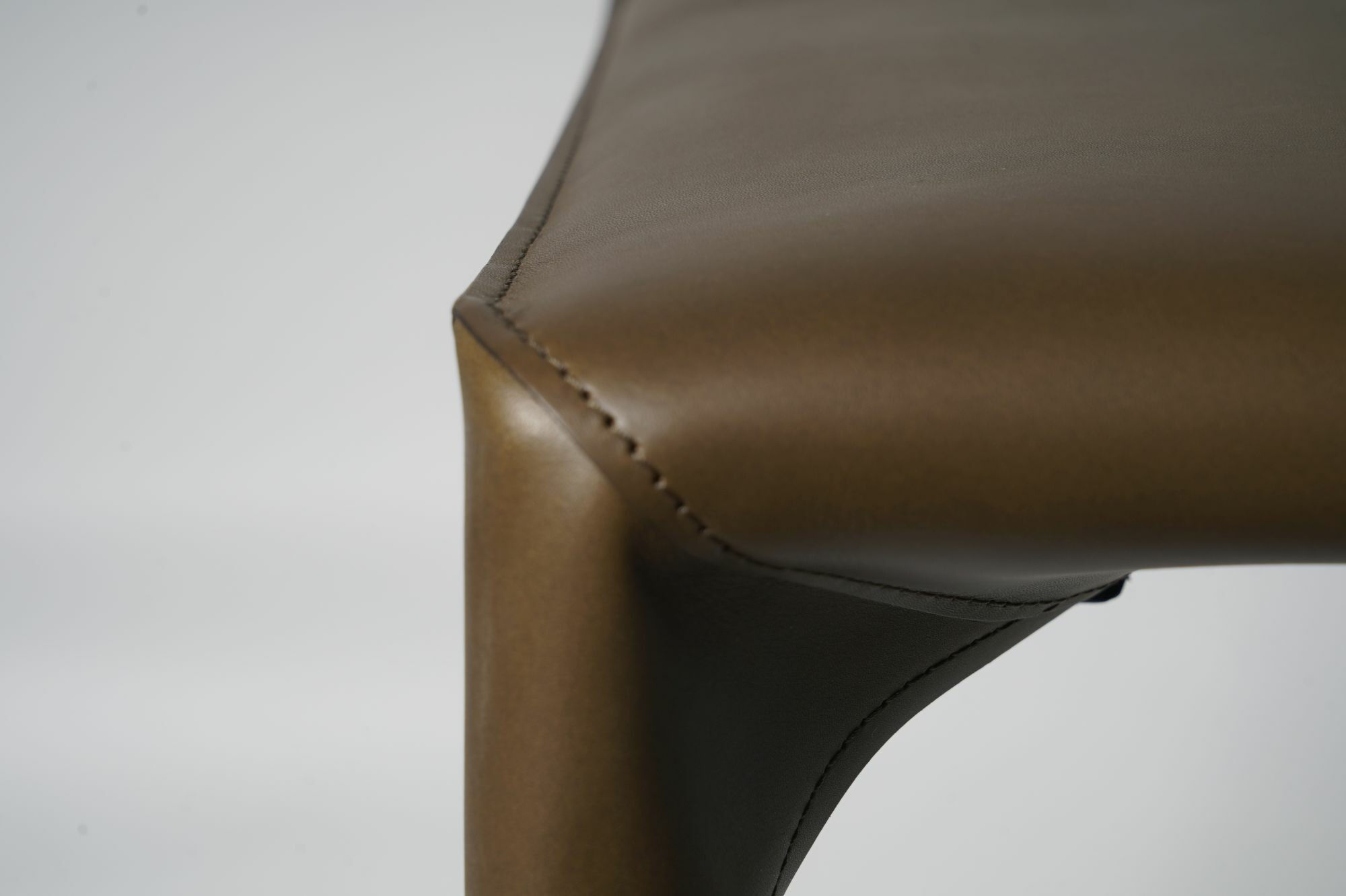 walter-knoll-barhocker-saddle-chair-hoch-1246-khaki-gestell-mit-leder-bezogen-mf-0006075-001-3
