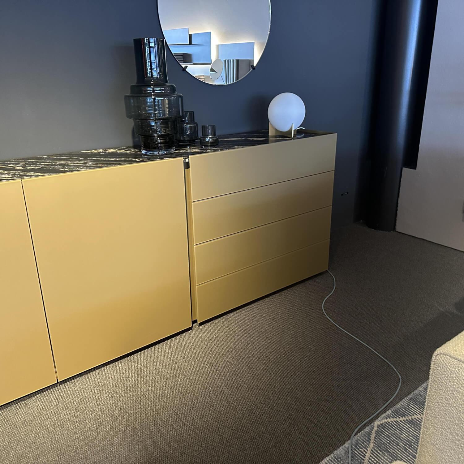 Interlübke - Sideboard Jorel T 39 Mattlack Optiwhite Kardamom Gelb Gold Abdeckplatte Stein Quarz Tropical Storm Schwarz Gold - 4