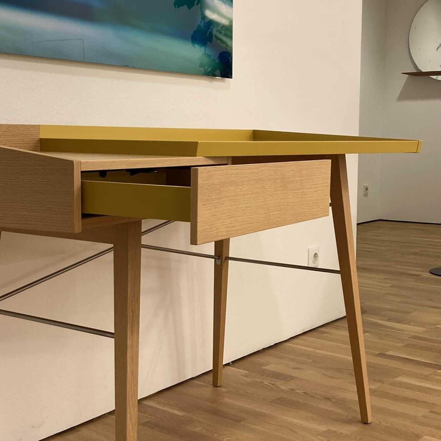 ligne-roset-schreibtisch-litho-eiche-natur-senfgelb-asymmetrisch-66f252720cf9 Ligne Roset - Schreibtisch Litho Eiche Natur Senfgelb Asymmetrisch - 9