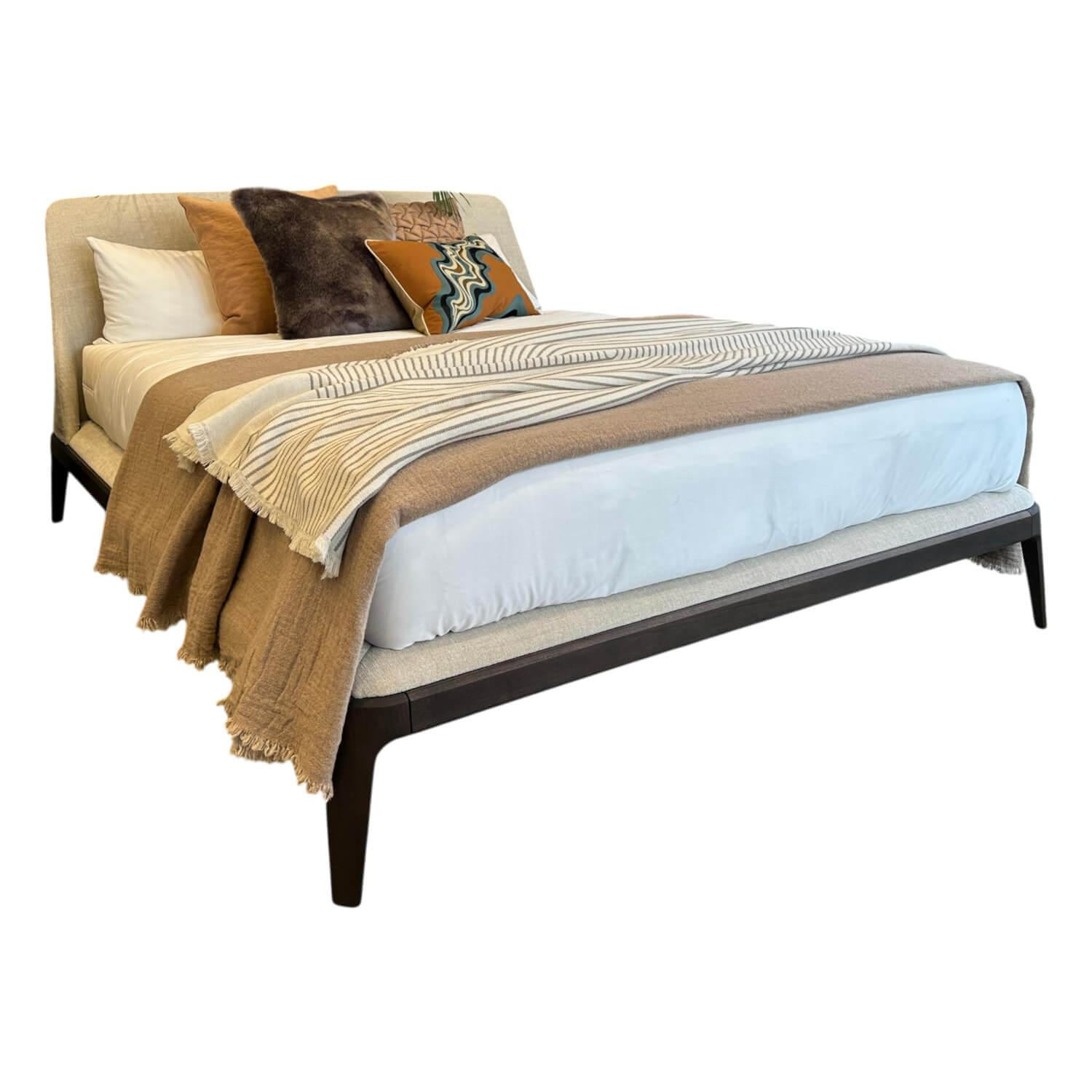 Poliform - Polsterbett Kelly Stoff Lima 64 Corda Grau Beige Gestell Eiche Spessart Massiv mit Matratze - 1