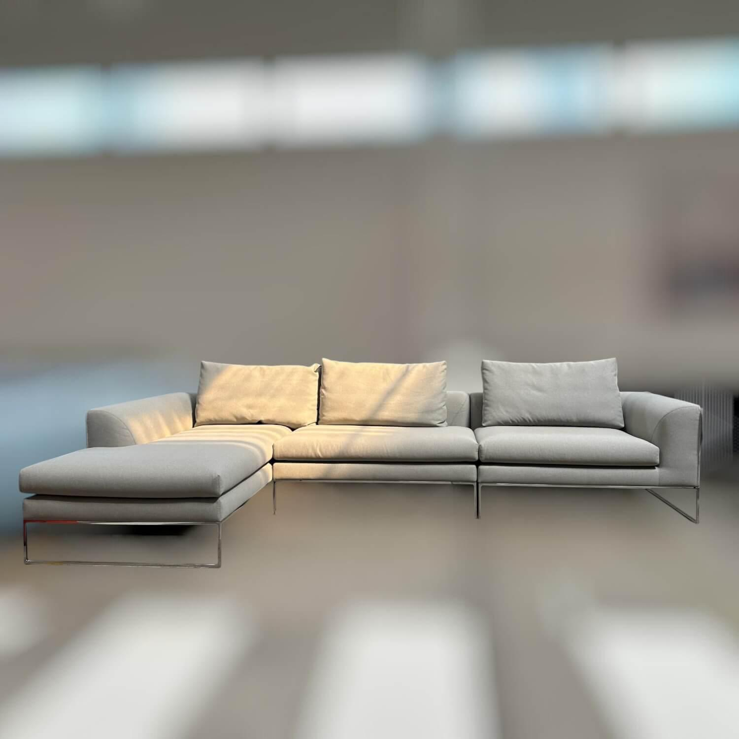 COR - Ecksofa Mell Lounge Stoff 7209 Beton Grau Füße Metall Verchromt Inklusive Rückenkissen Mit Rolle - 2