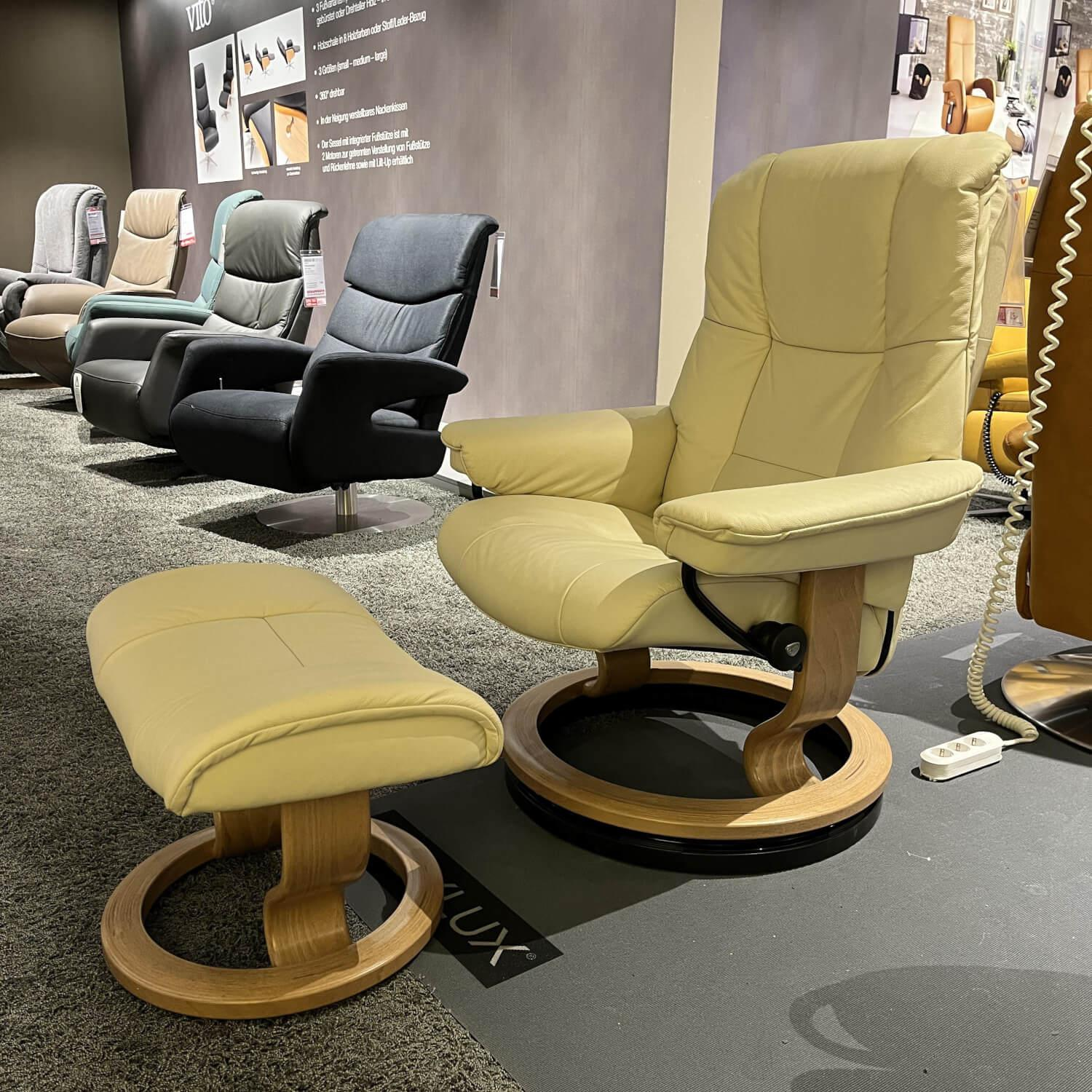 Stressless - Stressless-Sessel Mayfair M Bezug Leder Batick 13 Cream Drehgestell Classic Eiche Mit Hocker - 12