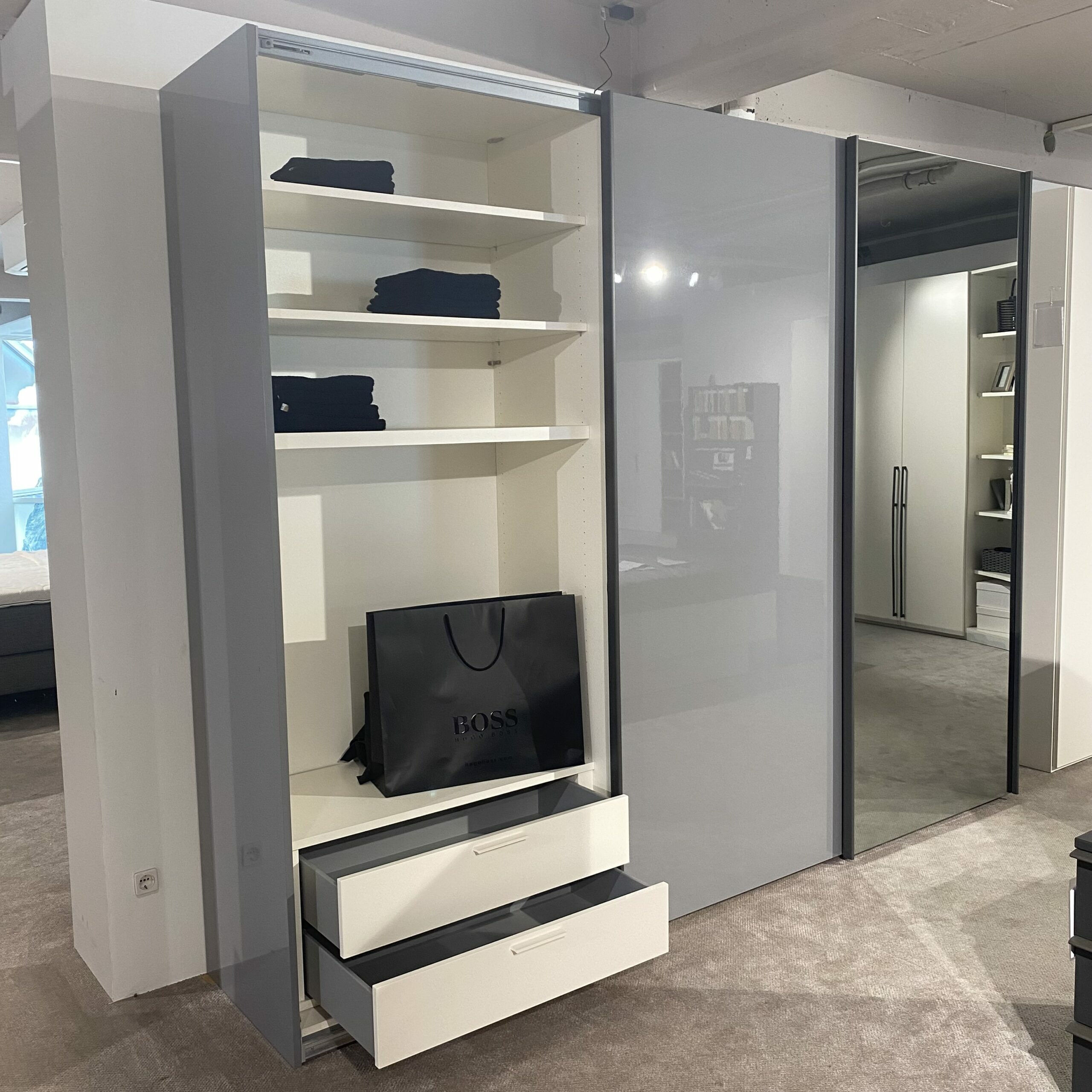 Loddenkemper - Schwebetürenschrank Lenjo Lack Platengrau 3 Türen - 5