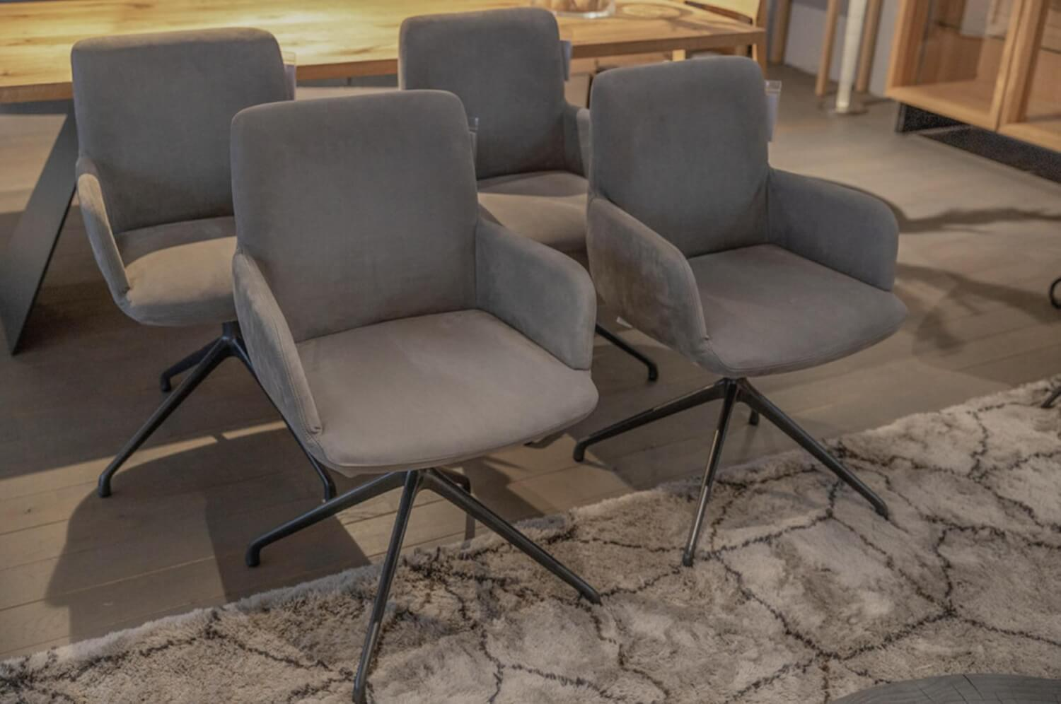 Riva1920 - Stuhlgruppe Materia Soft Leder grau Nabuk 108 grigio Drehbares Gestell Eisen Irondust Lackiert - 3