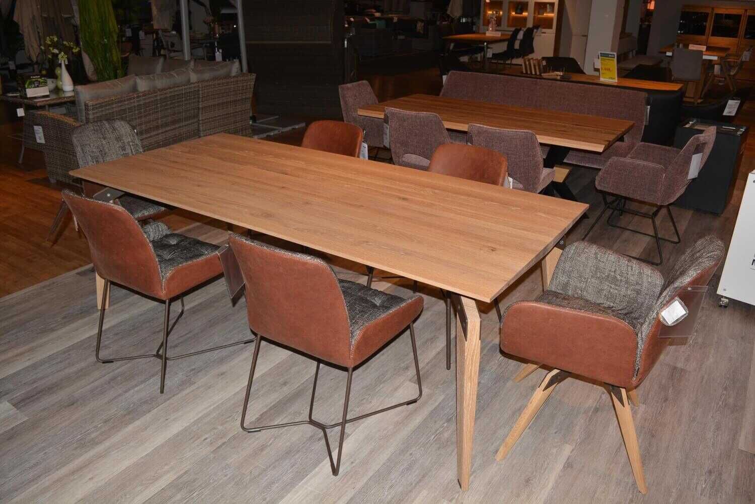 Essgruppe Nando MR Tisch Asteiche Natur mit 6 Stühlen Echtleder Braun Stoff Grau