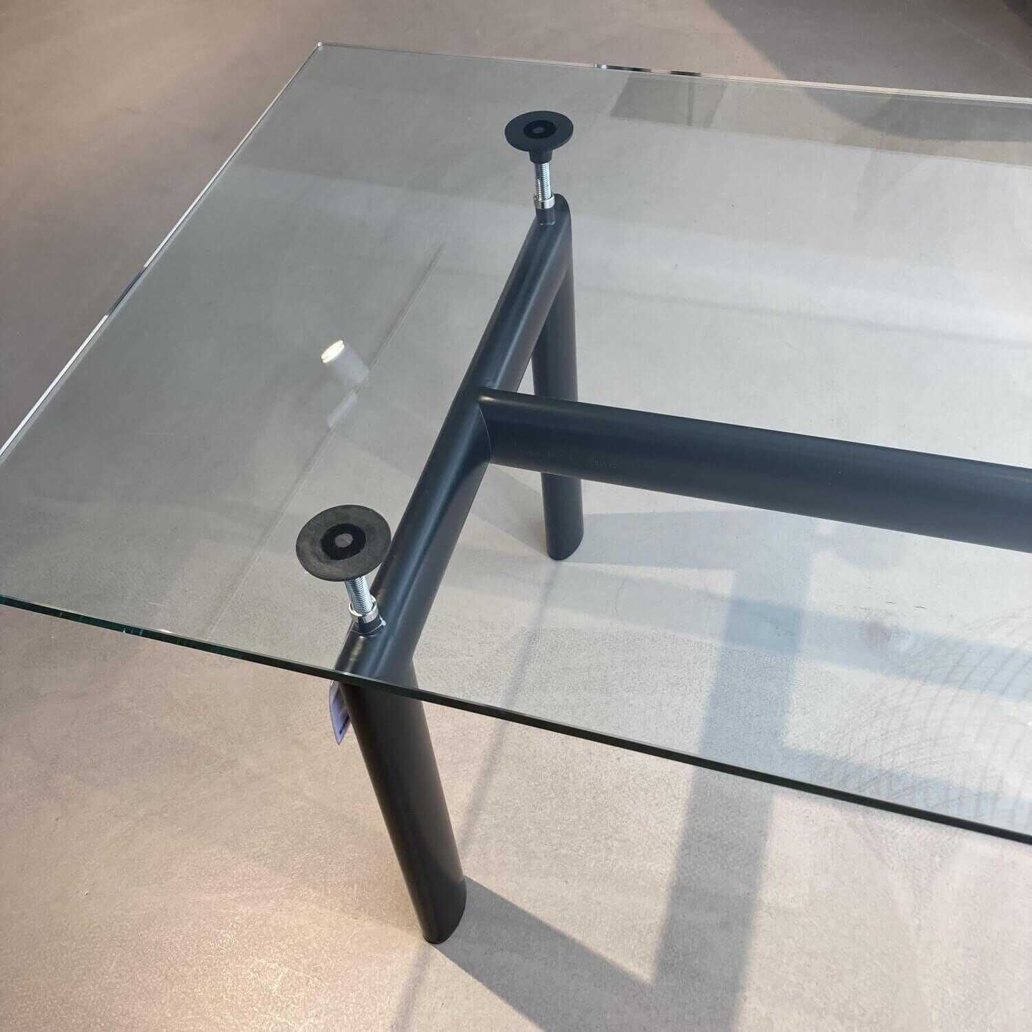 Tisch LC 6 Schwarz Gestell Schwarz Lackiert mit Kristallglasplatte