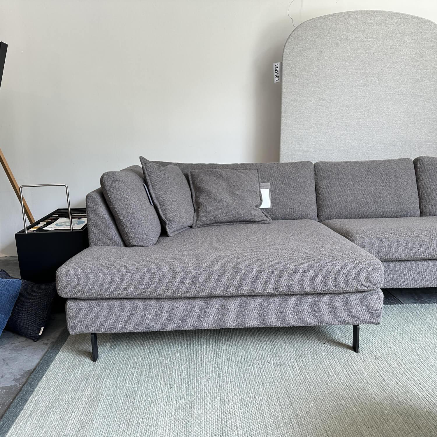 COR - Ecksofa Conseta Stoff 8211 Warmgrau Schmalfuß Schwarz Feinstruktur Inklusive 2 Kuschelkissen - 7