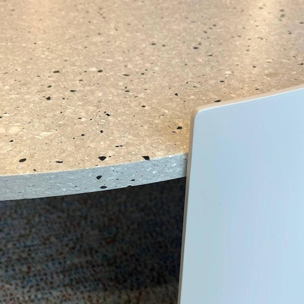 Cassina - Beistelltisch Bowy Groß Platte Recyceltes RFM Grau Weiß Gestell Aluminium Grau Lackiert Texturiert - 5