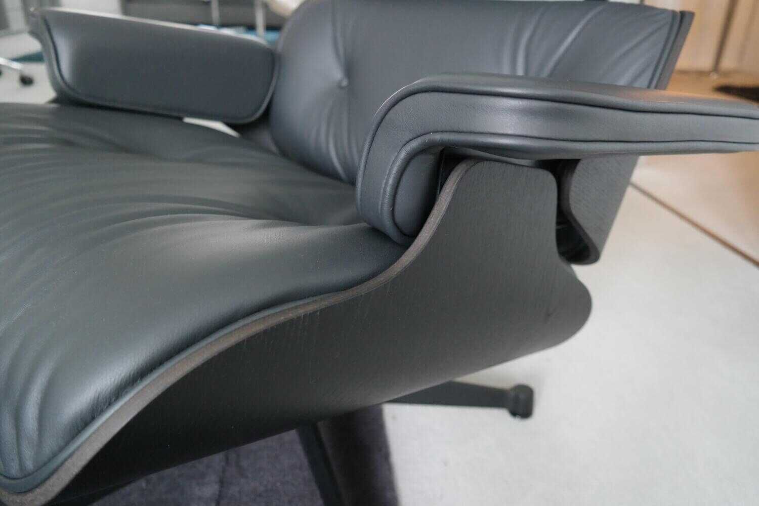 Sessel Lounge Chair Leder Premium Asphalt Grau mit Ottomane neue Maße