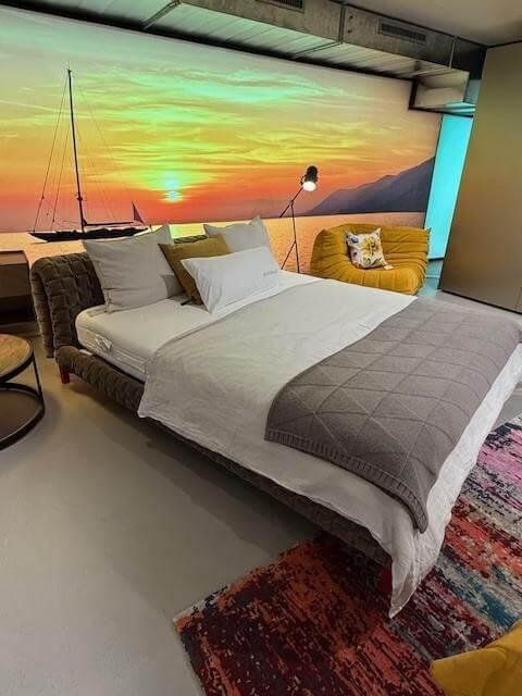 Ligne Roset - Bed Ruché Stof Harald 3 Chamois 242 Bruin Frame Rood met poef zonder matrassen zonder lattenbodem - 7