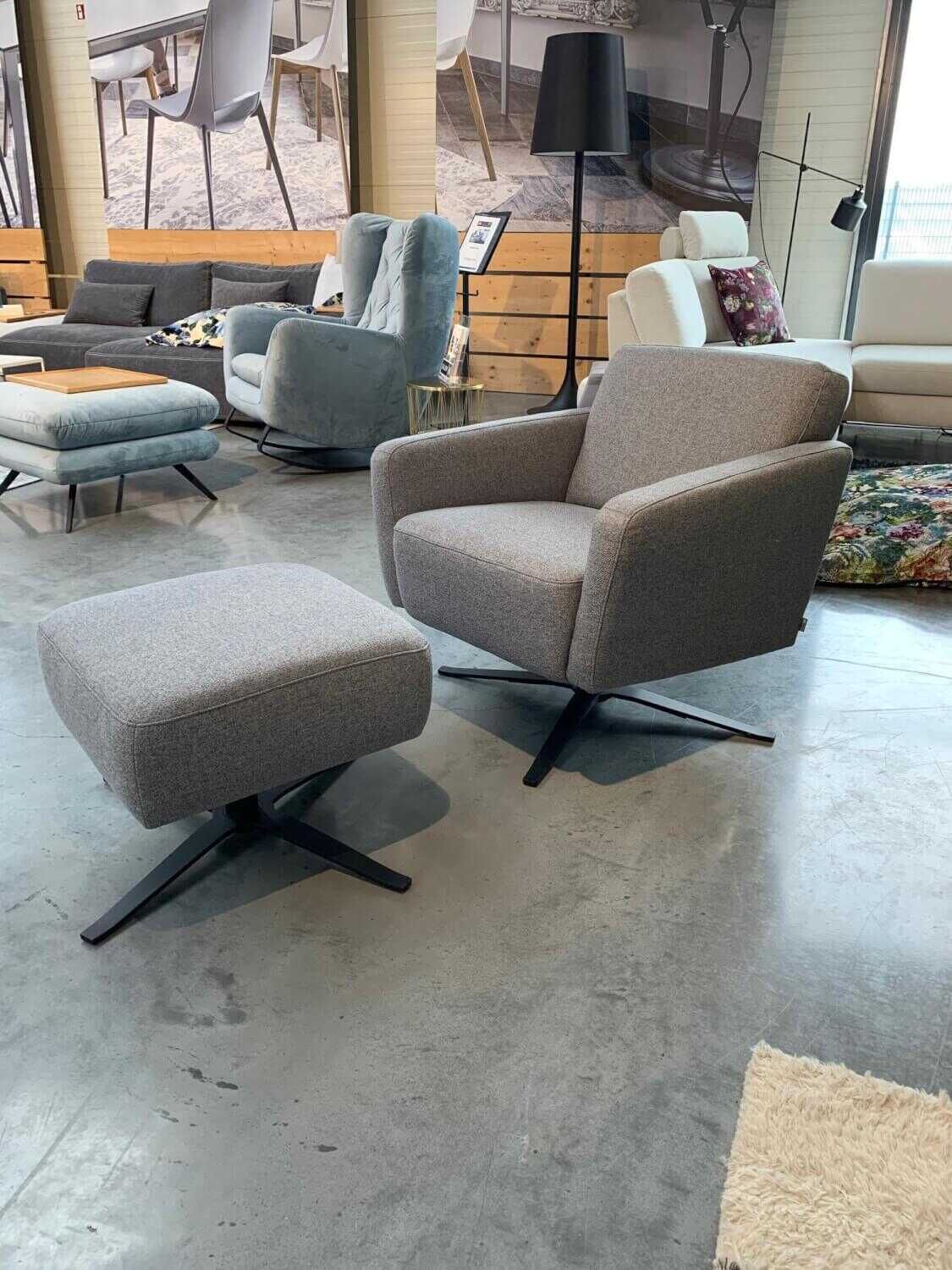 Gallery M - Sessel Emilia Nova Stoff 5 Grau mit Hocker - 2