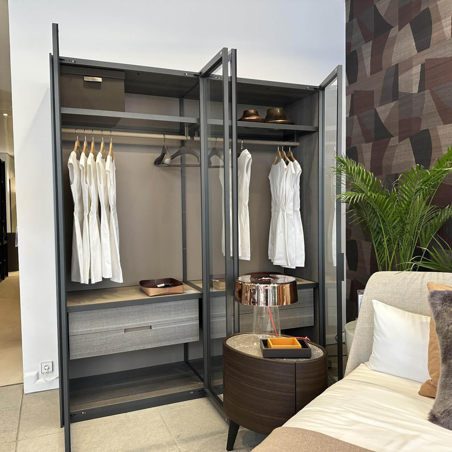 Poliform - Kleiderschrank Senzafine Melamin Eiche Gener mit 4 Drehtüren - 11