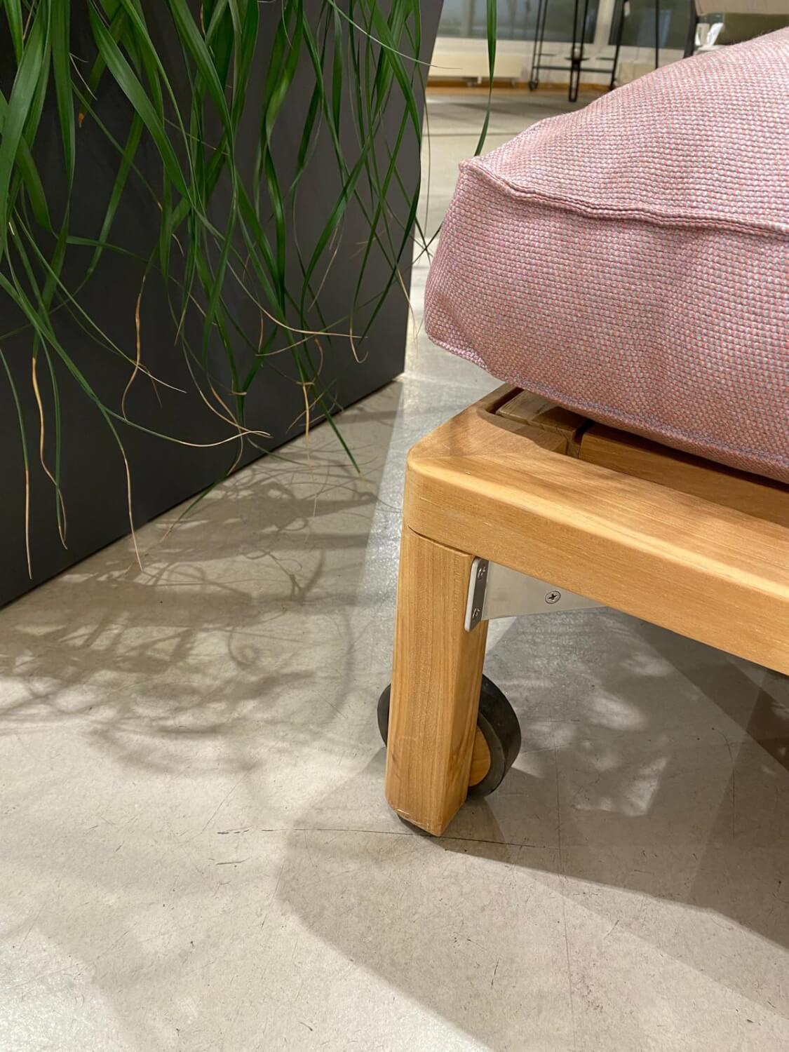 Weishäupl - Sonnenliege New Hampton Stoff Zori Hibiskus Rosa Teakholz mit Anstelltisch - 2