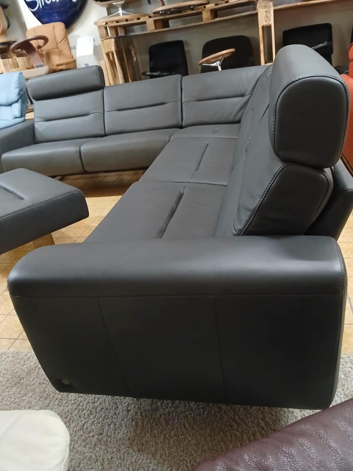 Stressless - Ecksofa Stella Leder Noblesse Grey Dunkelgrau Fuß Metallkufe Chrom Mit Breite Armteile Inkl. Hocker Und 2 Kopfstützen - 2