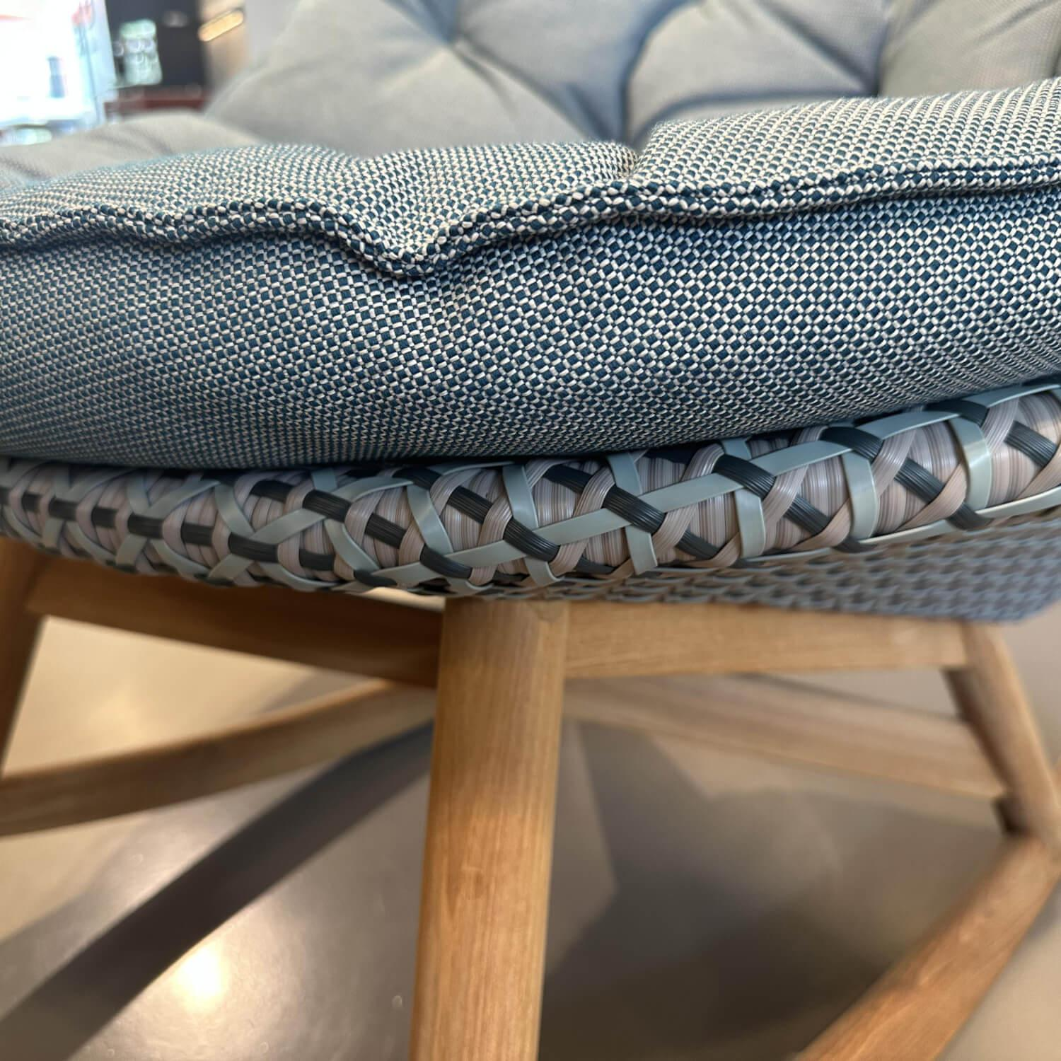 DEDON - Schaukelstuhl MBrace Geflecht Baltic Blau Grau Sitzfläche Stoff MARnori Blau Grau Gestell Teak Mit Hocker - 4