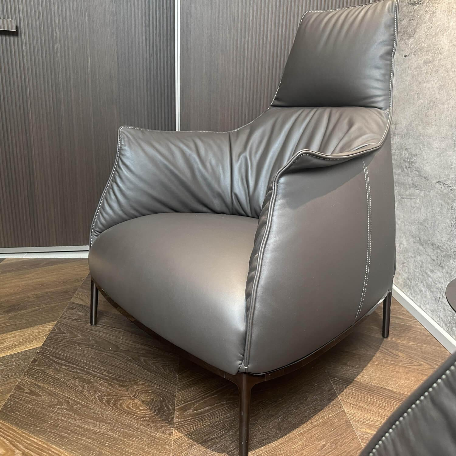 Poltrona Frau - Sessel Archibald A Highback Leder Pelle Soul Ray Grau Füße Nickel Brüniert Schwarz Glänzend - 3