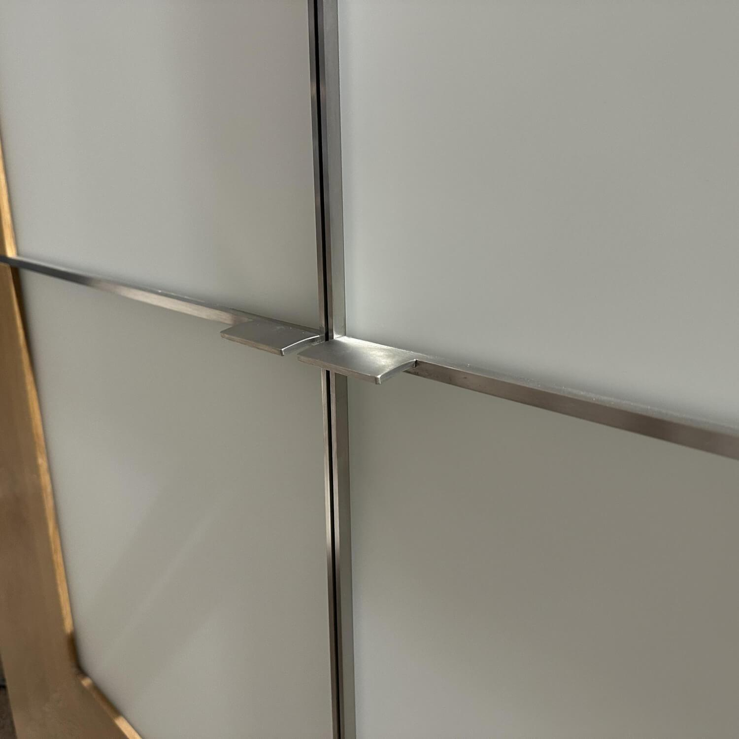 Scholtissek - Schrank Varus Knorrige Eiche Puro Geölt Türen Glas Optiwhite 9010 Weiß Matt 2 Türig - 9