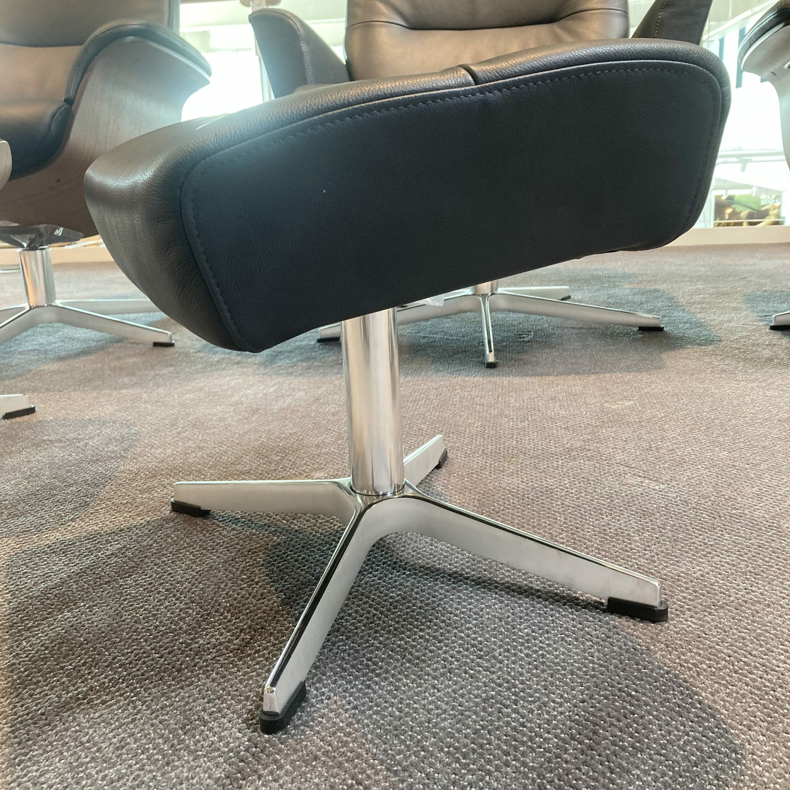 Conform - Relaxsessel Caro Leder Dunkelblau Gestell Aluminium Drehbar mit Hocker - 4