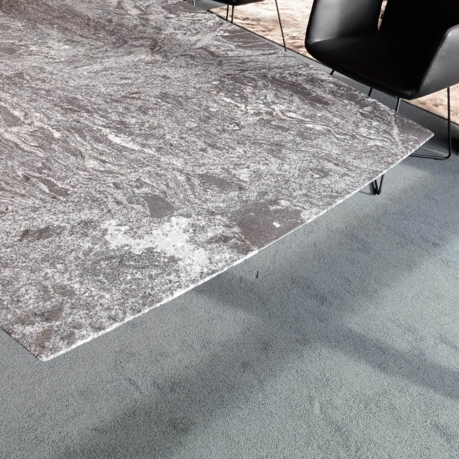 Draenert - Esstisch Adler ll Platte Gneis Silver Paradiso Grau Geledert Sockel Oval Schwarz Beschichtet Ohne Rollen - 2