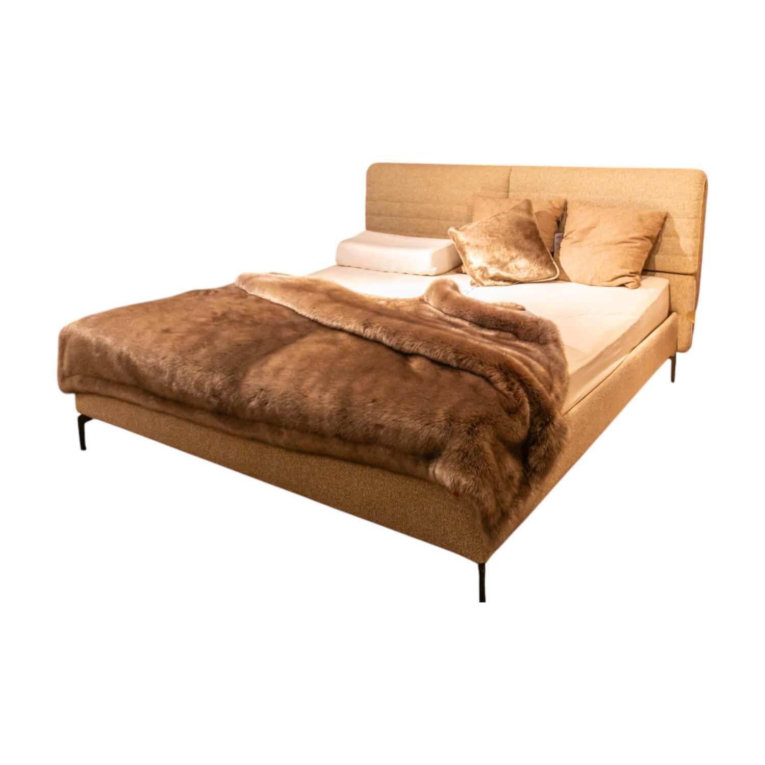 Möller Design - Bett Pad Stoff Moss 21 Beige Metallfuß Bronze Metallic Kopfteil Verstellbar ohne Matratzen ohne Lattenrost - 1