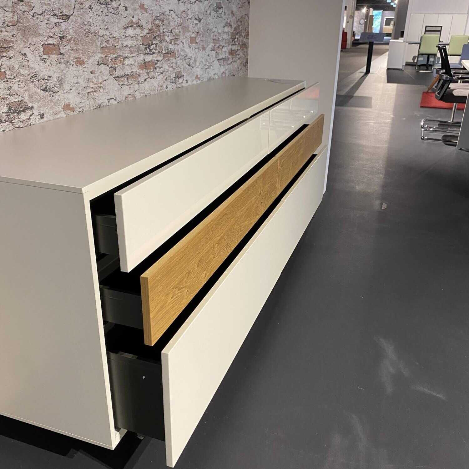 h-C3-BClsta-sideboards-highboards-sideboard-now-vision-korpus-lack-wei-C3-9F-akzente-natur-eiche-gestell-edelstahl-8a765e53d268jM49hneECf0Ur Hülsta - Sideboard Now Vision Korpus Lack Weiß Akzente Natur Eiche Gestell Edelstahl - 4